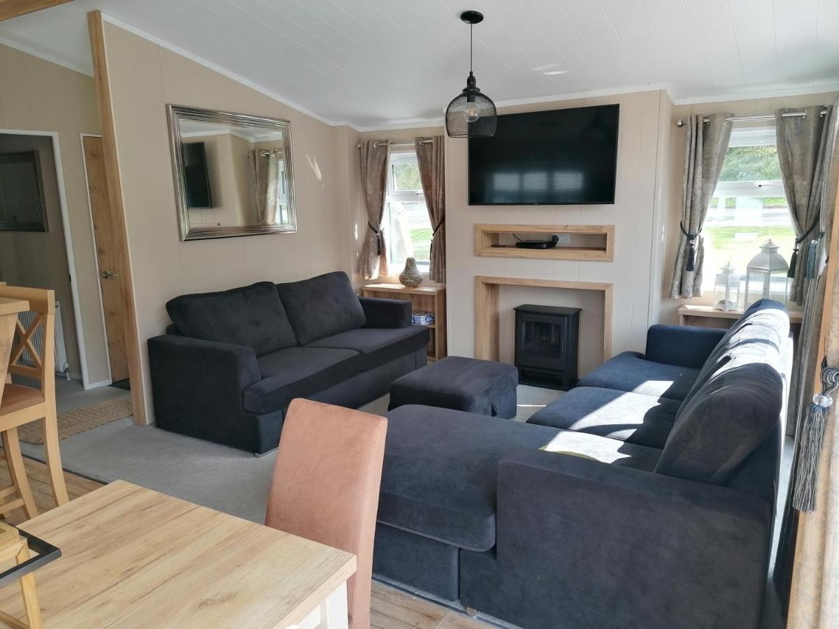 Luxury Lodge On Edge Of New Forest And 800M From Sea Entertainment And Leisure Passes Included Milford on Sea Exterior photo