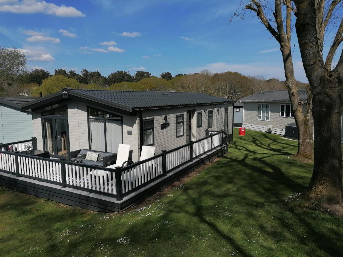 Luxury Lodge On Edge Of New Forest And 800M From Sea Entertainment And Leisure Passes Included Milford on Sea Exterior photo