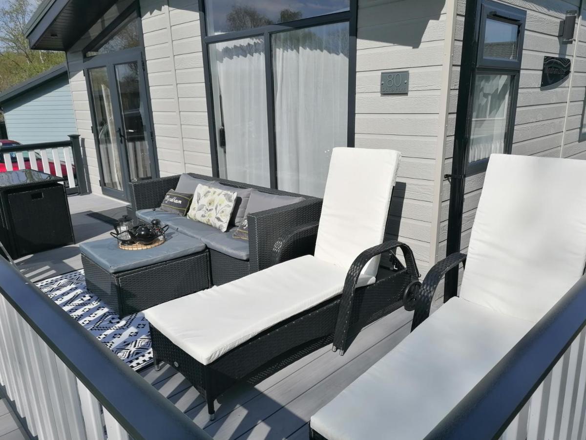Luxury Lodge On Edge Of New Forest And 800M From Sea Entertainment And Leisure Passes Included Milford on Sea Exterior photo