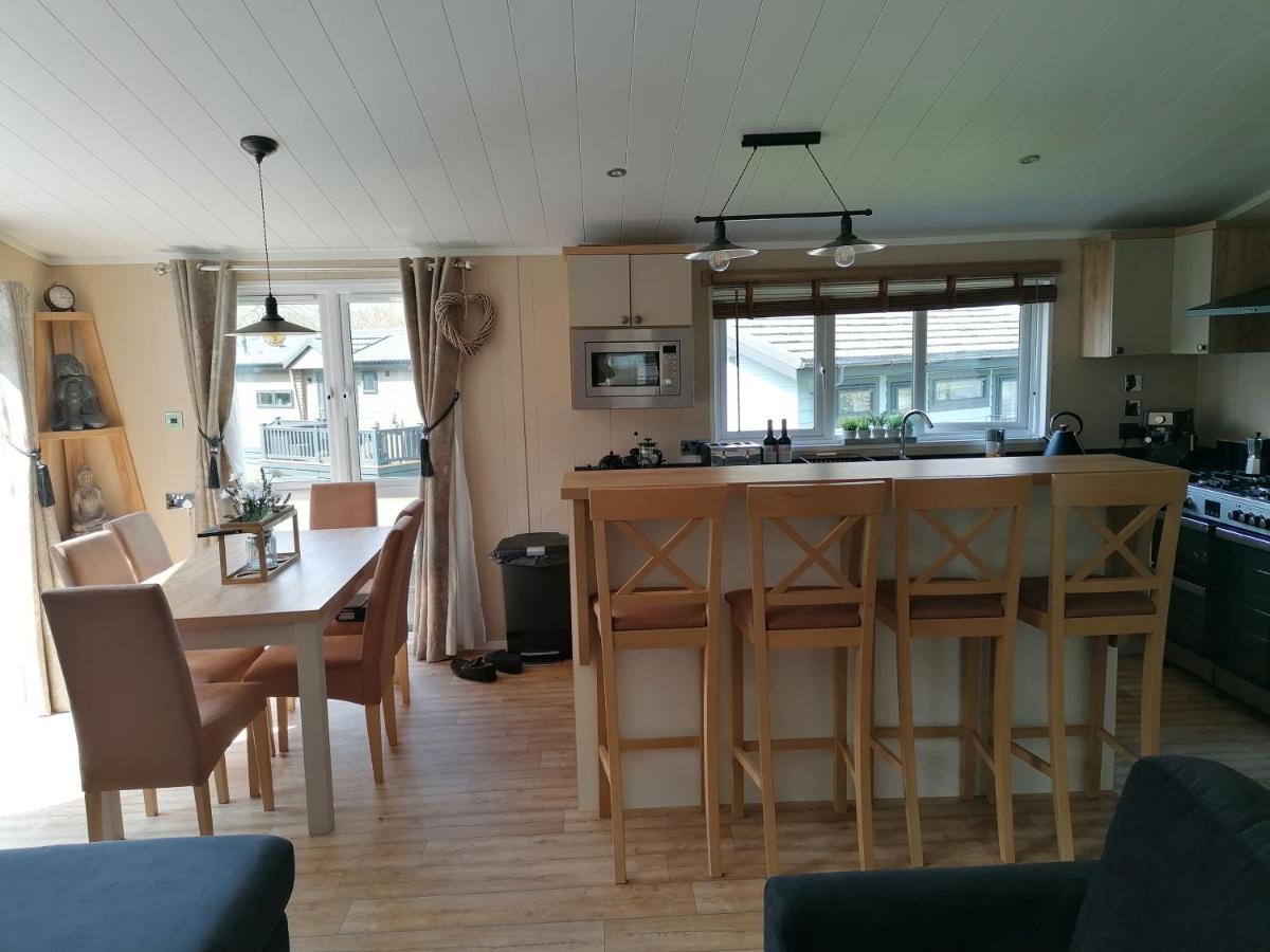 Luxury Lodge On Edge Of New Forest And 800M From Sea Entertainment And Leisure Passes Included Milford on Sea Exterior photo