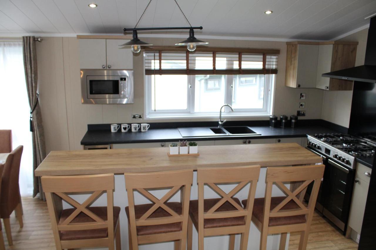Luxury Lodge On Edge Of New Forest And 800M From Sea Entertainment And Leisure Passes Included Milford on Sea Exterior photo