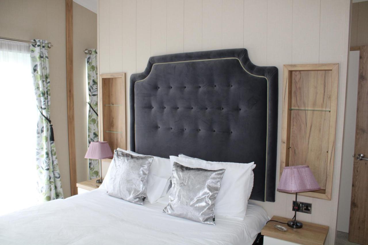 Luxury Lodge On Edge Of New Forest And 800M From Sea Entertainment And Leisure Passes Included Milford on Sea Exterior photo