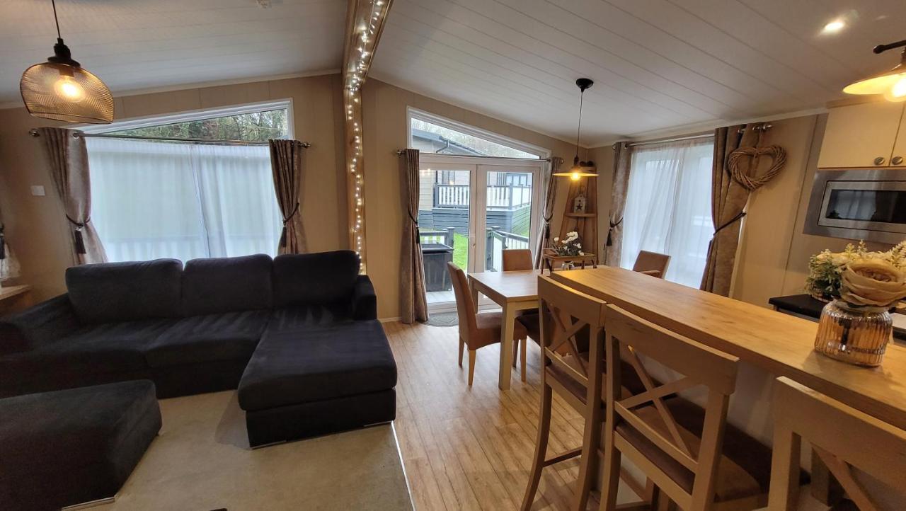 Luxury Lodge On Edge Of New Forest And 800M From Sea Entertainment And Leisure Passes Included Milford on Sea Exterior photo